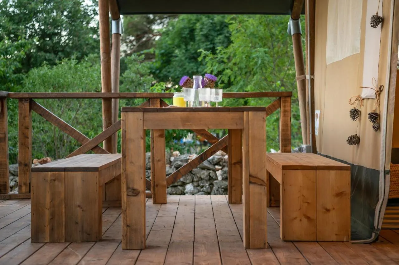 Lüks kamp alanı Glamping Tent Bor Barban